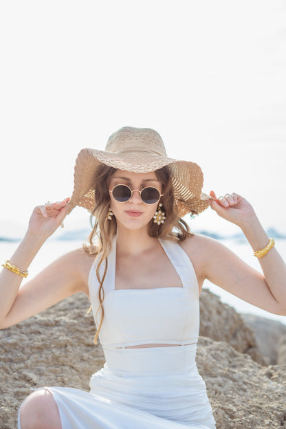 Lily-white halter neck Top